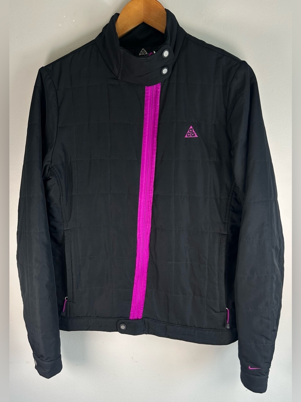 Nike ACG Women’s Quilted Lightweight Jacket Black Purple Zip Up Fits Size S EUC